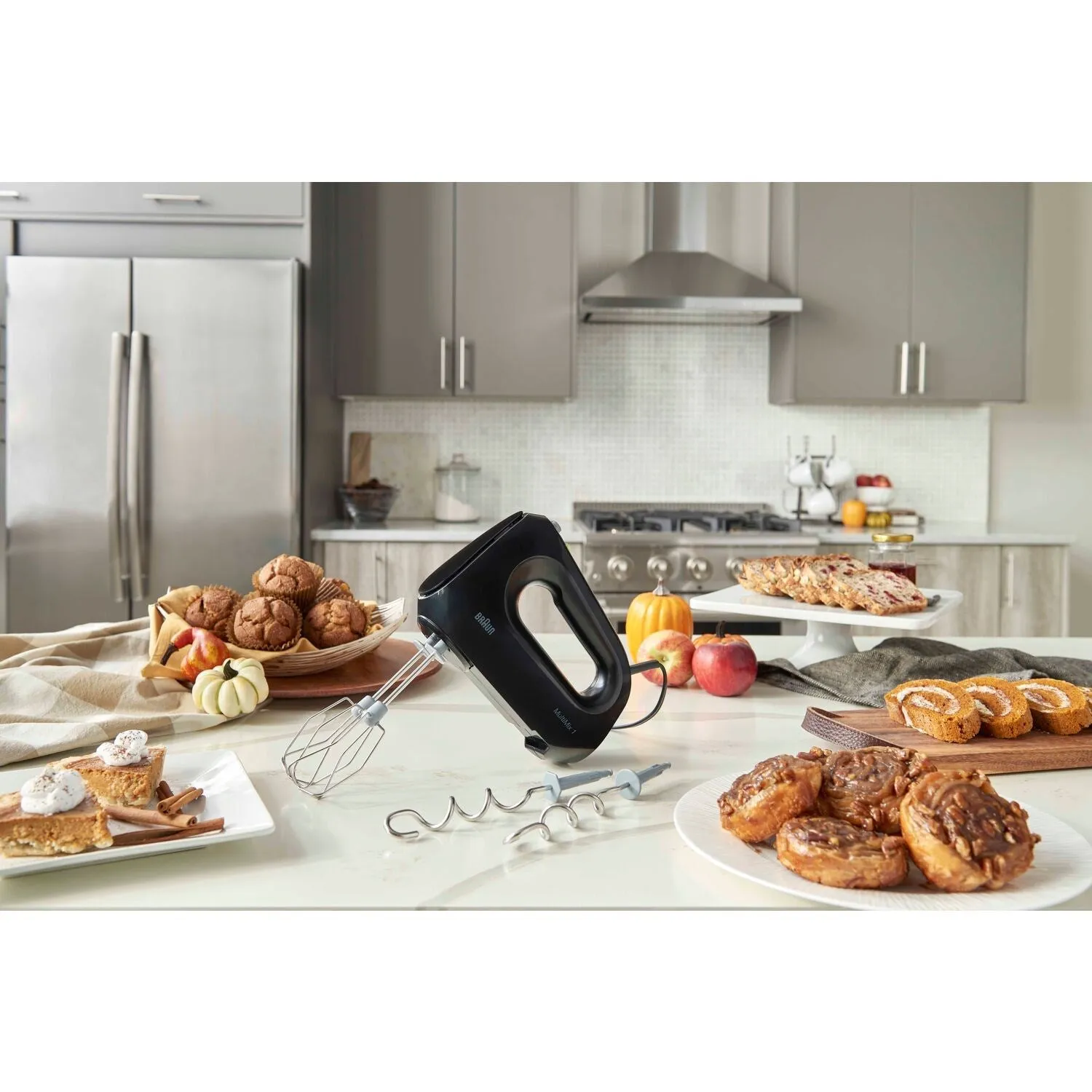 Braun Multimix 1 Hand Mixer w/Beaters, Dough Hooks and Accessory Bag in Black (HM1010BK)