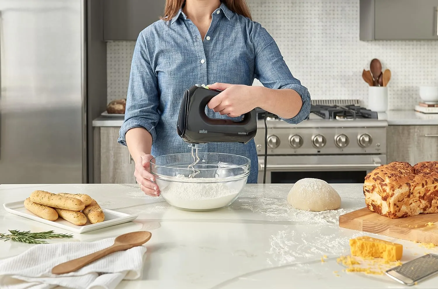 Braun Multimix 1 Hand Mixer w/Beaters, Dough Hooks and Accessory Bag in Black (HM1010BK)